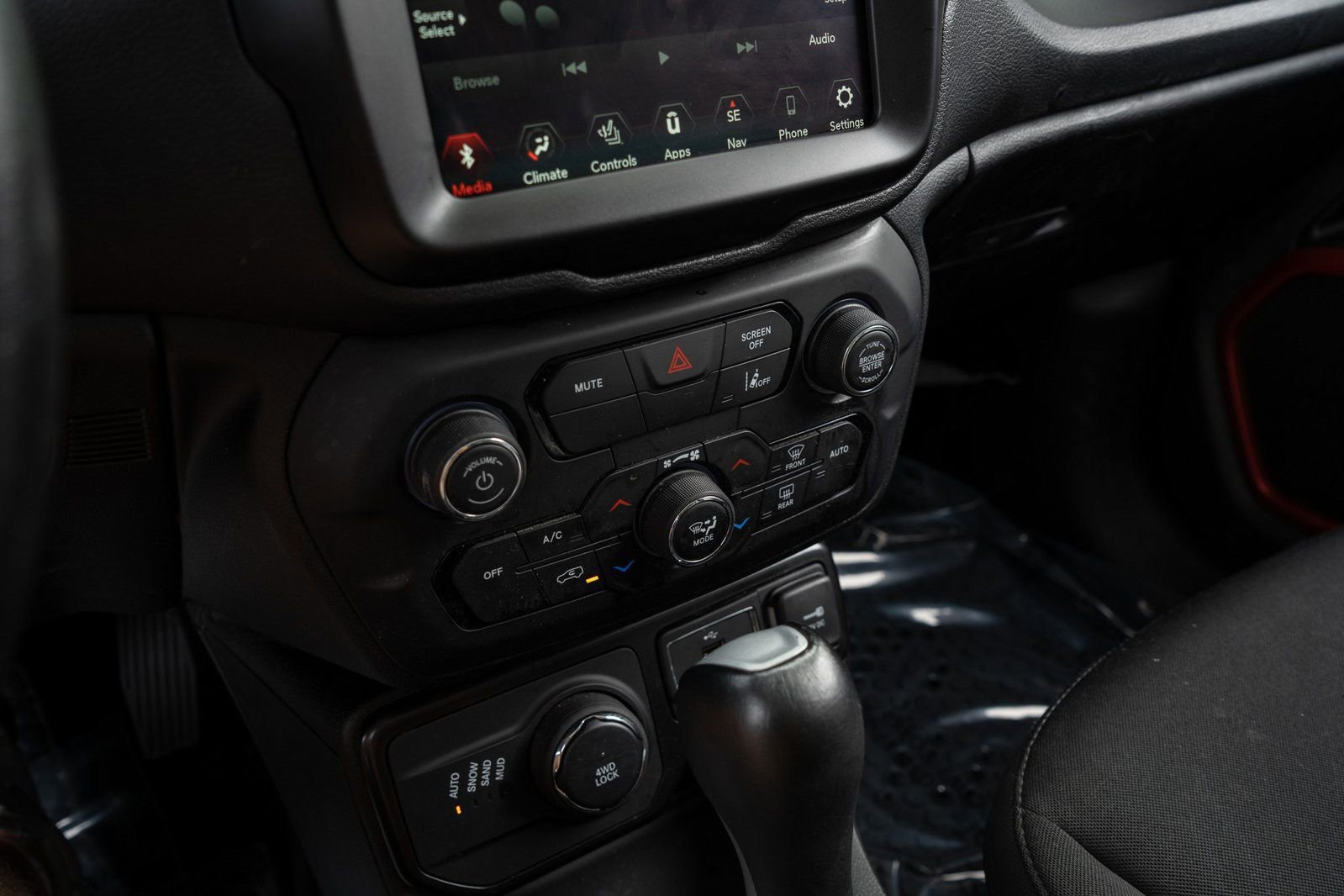 Used 2023 Jeep Renegade Latitude w/ Sun/Sound Group image 25