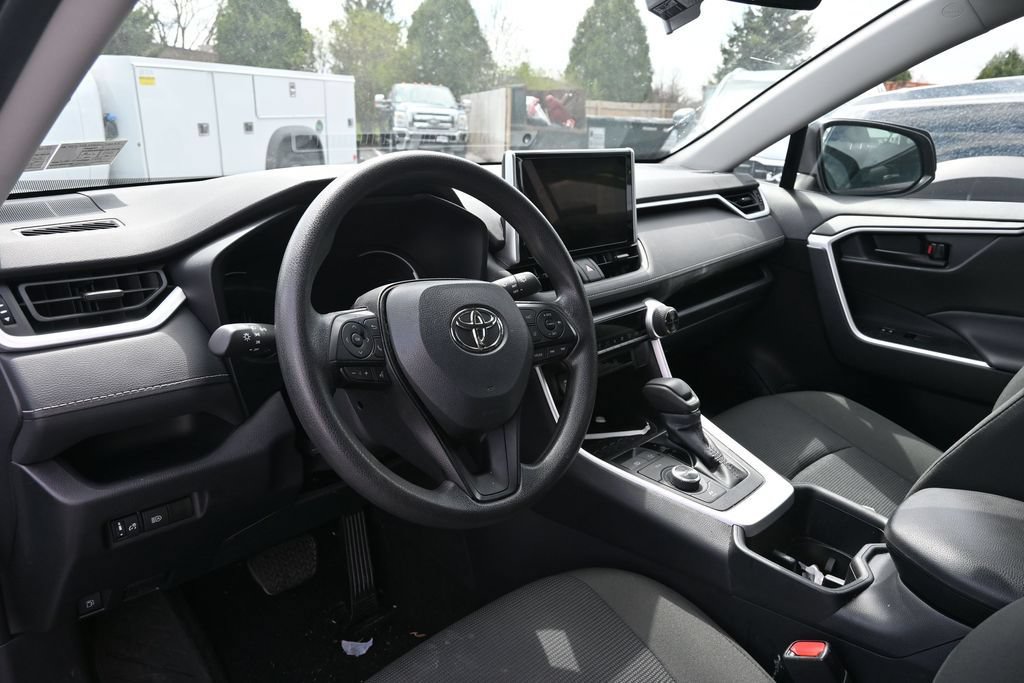 Used 2025 Toyota RAV4 LE AWD/4WD image 16