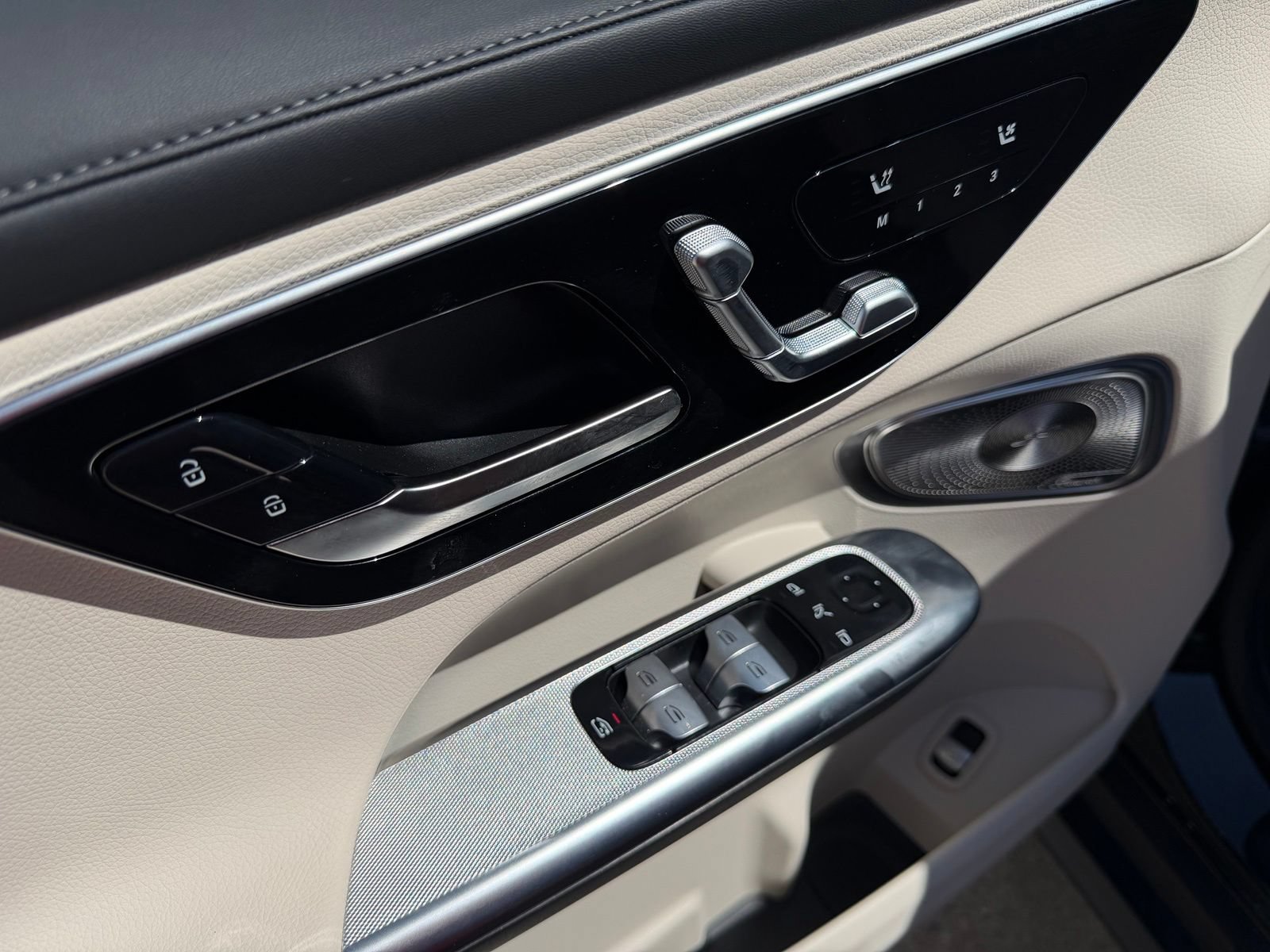 Used 2025 Mercedes-Benz GLC 300 4MATIC image 28