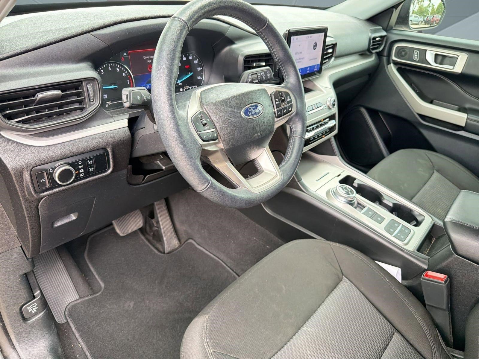 Used 2023 Ford Explorer XLT RWD image 4