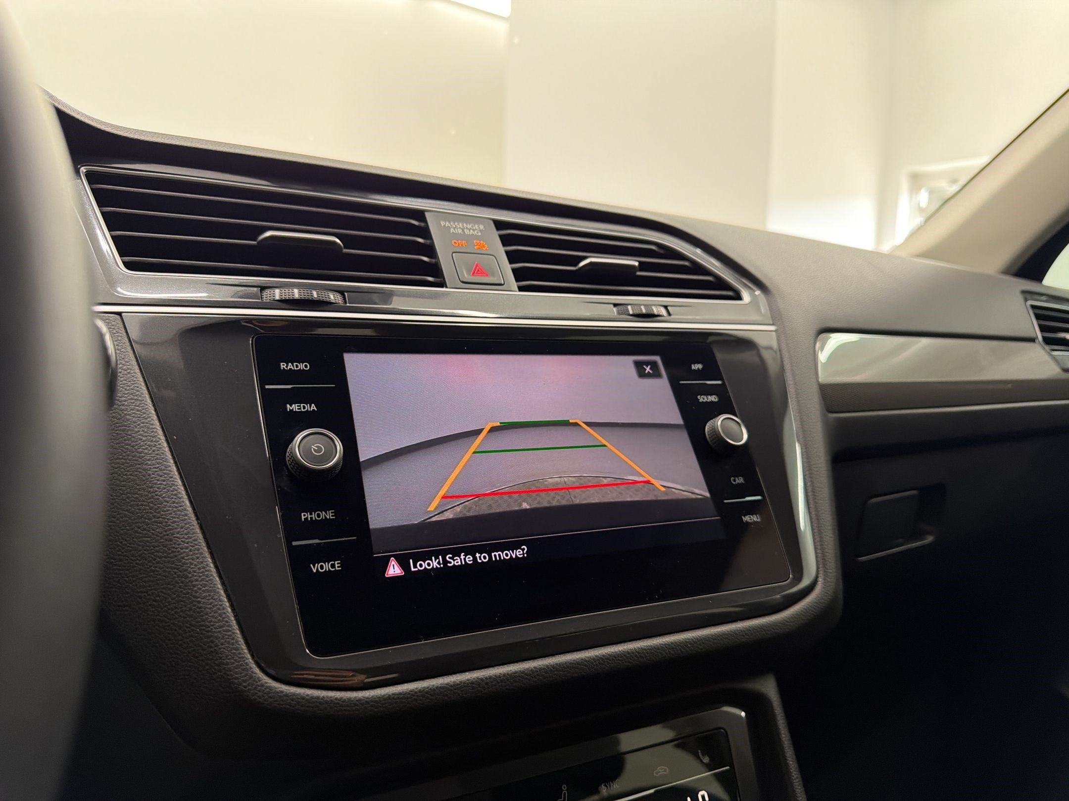 Used 2024 Volkswagen Tiguan SE FWD image 20