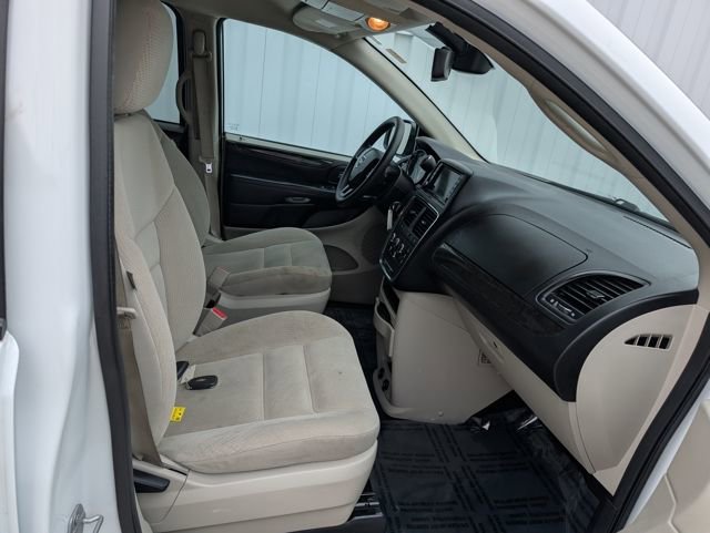 Used 2019 Dodge Grand Caravan SE w/ UConnect Hands-Free Group image 26