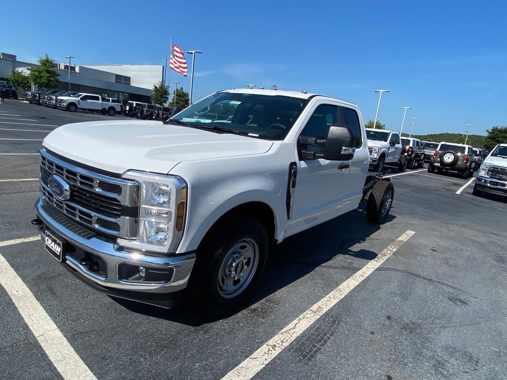 New 2026 Ford F350 XL w/ XL Chrome Package RWD image 3