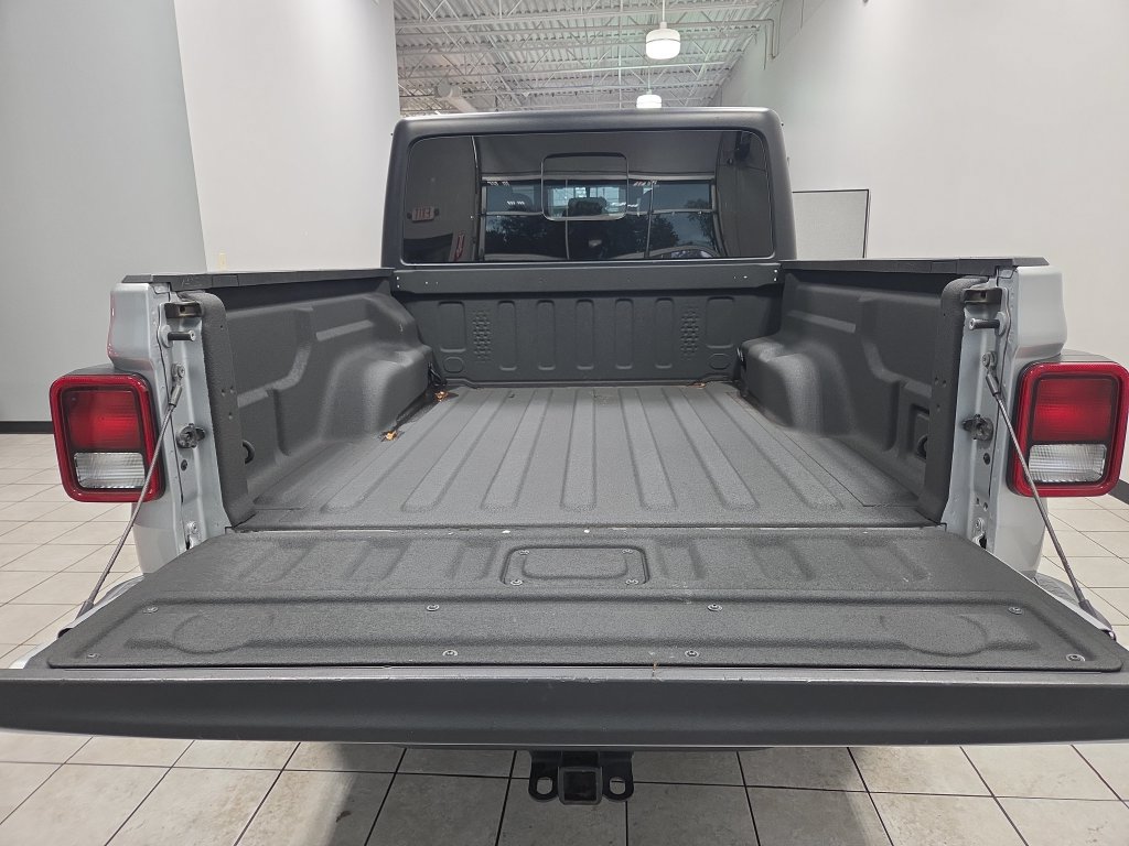 Used 2023 Jeep Gladiator Sport AWD/4WD image 12