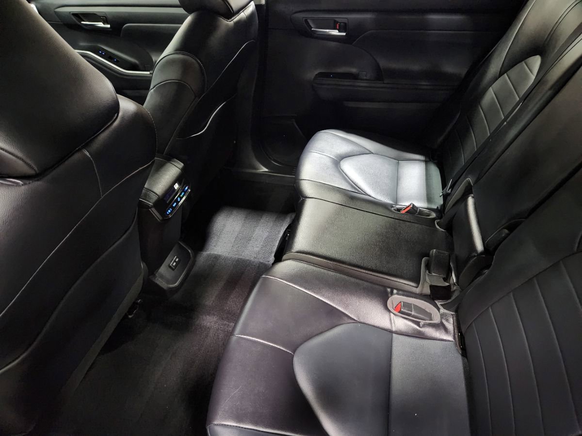 Used 2022 Toyota Highlander XLE FWD image 52