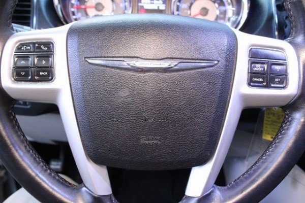 Used 2016 Chrysler Town & Country Touring image 21