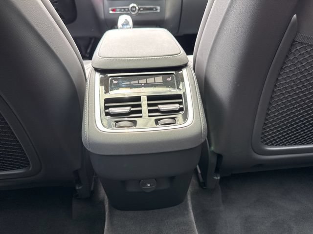 Certified 2025 Volvo XC90 B6 Plus AWD/4WD image 17