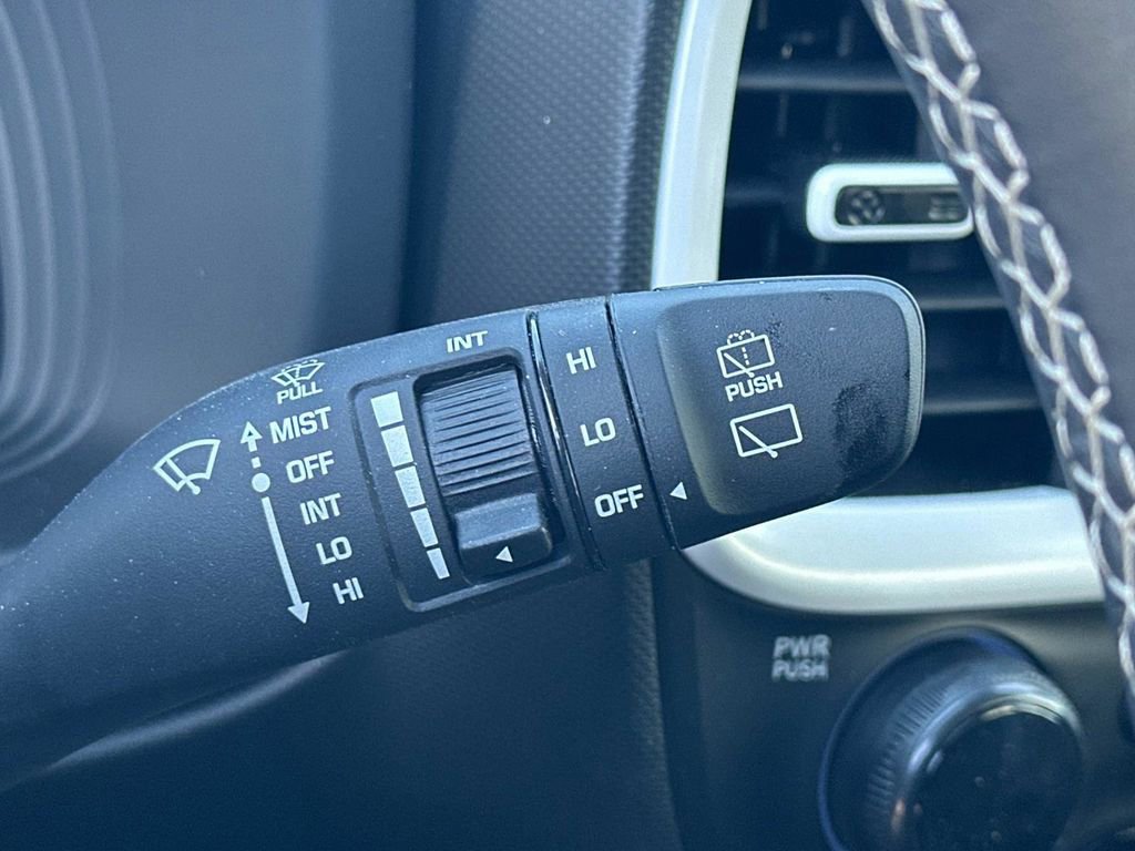 Used 2024 Hyundai Venue Limited image 19