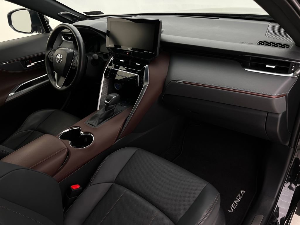 Used 2022 Toyota Venza Limited w/ Advanced Technology Package image 16