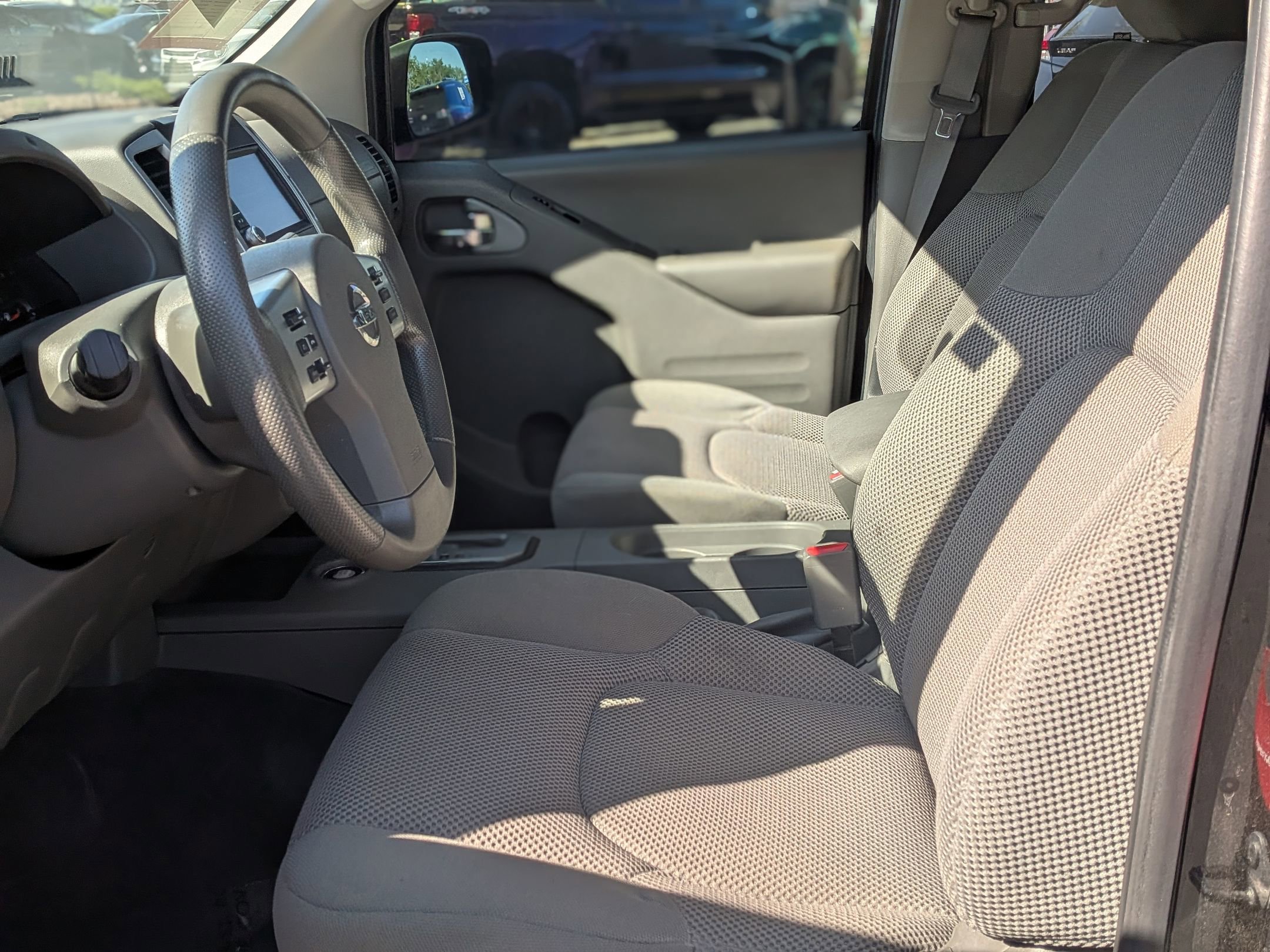 Used 2021 Nissan Frontier SV w/ Midnight Edition Floor Mats RWD image 16