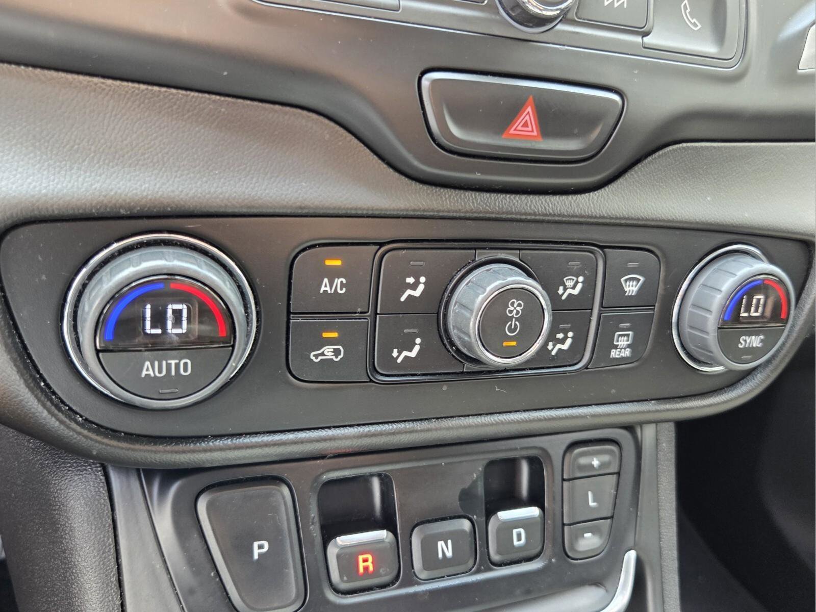 Used 2019 GMC Terrain SLE w/ Driver Convenience Package AWD/4WD image 25