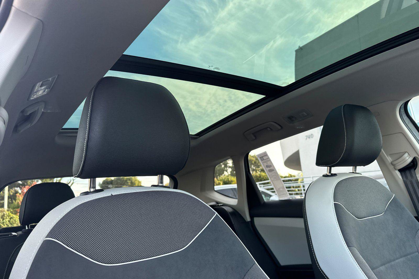 New 2026 Volkswagen Taos SE AWD/4WD image 16