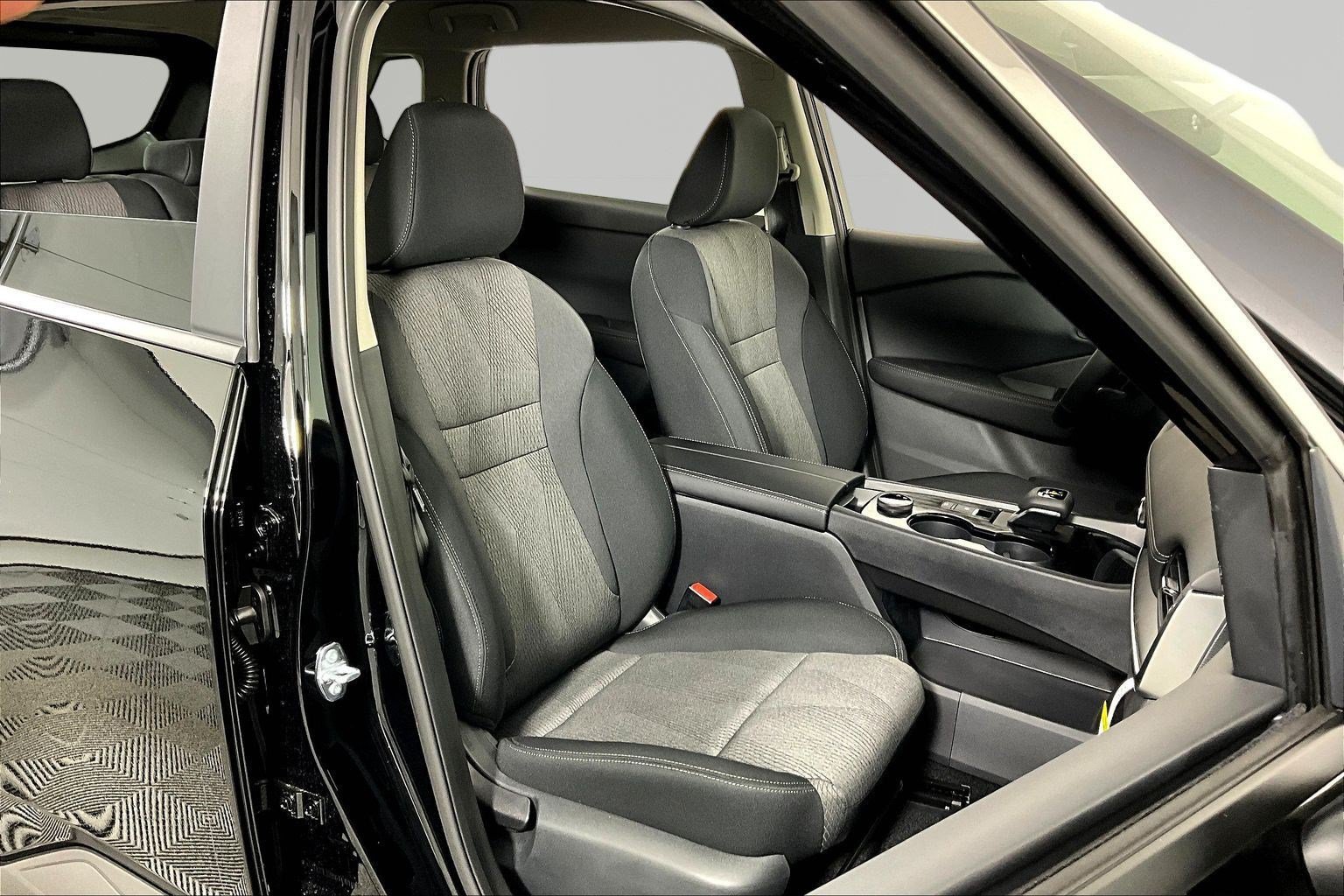 New 2026 Nissan Rogue SV AWD/4WD image 18