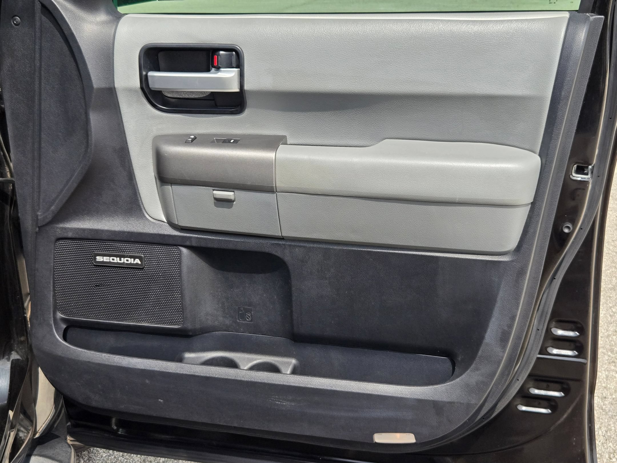 Used 2015 Toyota Sequoia Limited RWD image 29