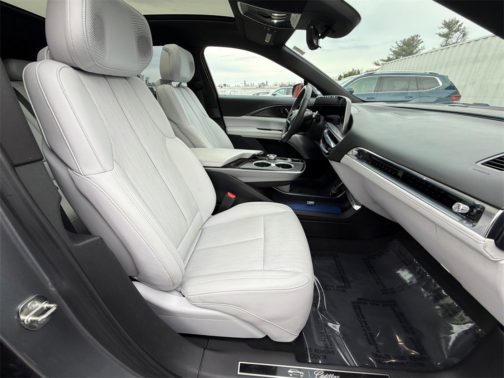 Used 2023 Cadillac Lyriq 2WD image 27
