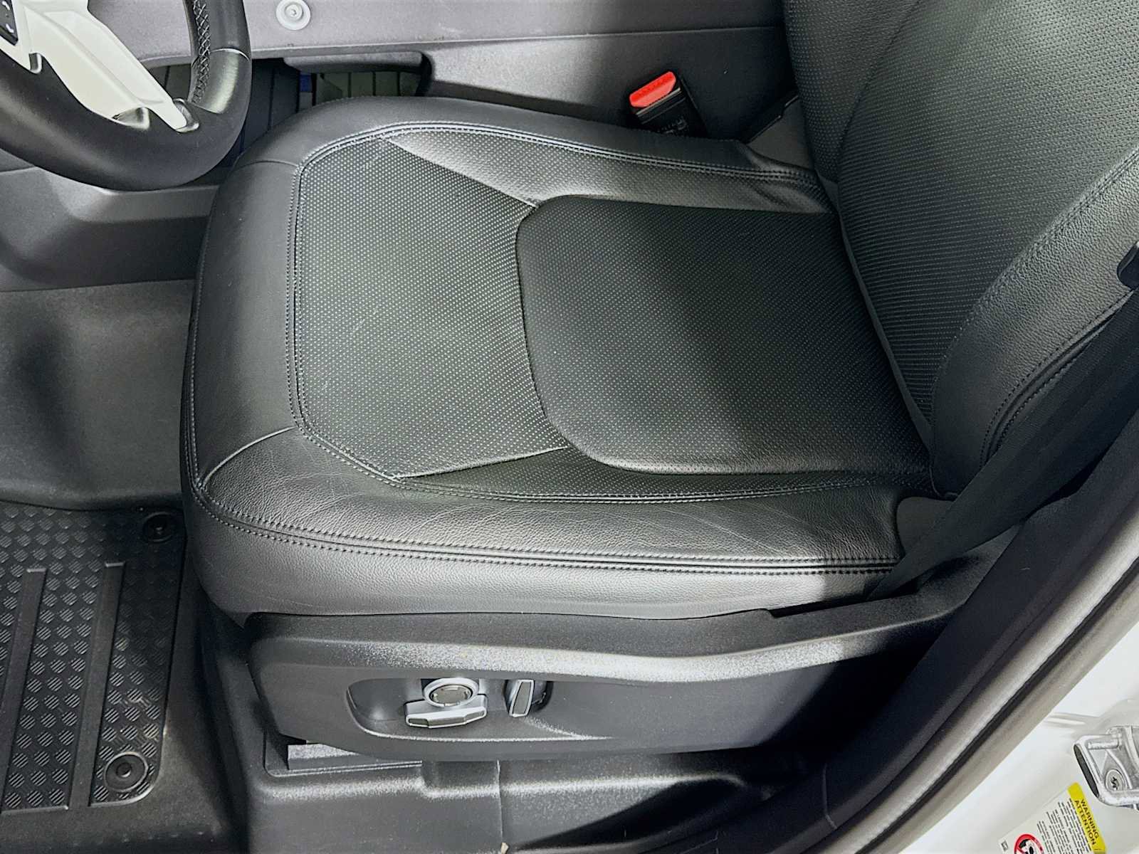 Used 2023 Land Rover Defender 130 SE image 20