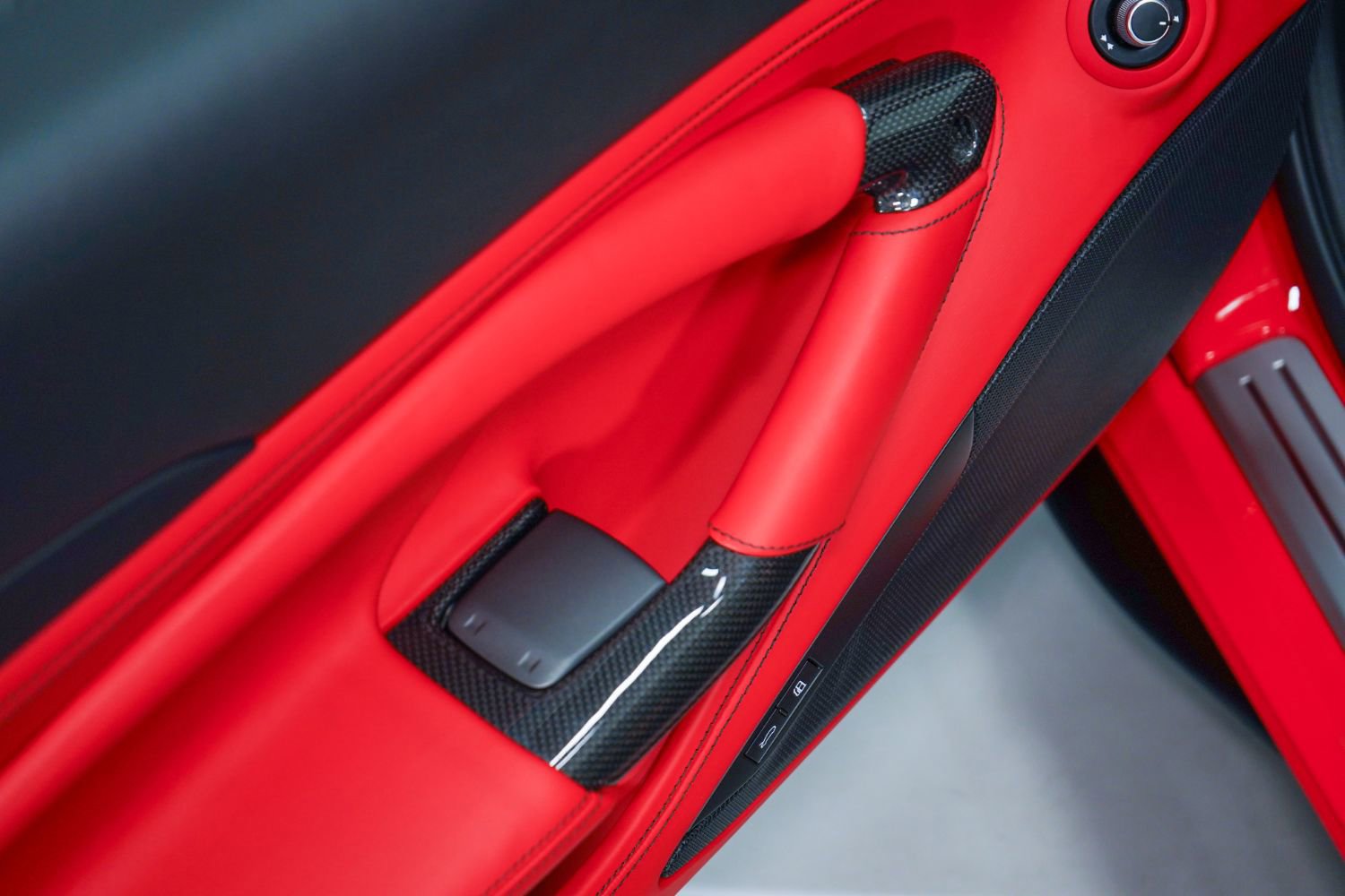 Used 2021 Ferrari F8 Tributo RWD image 44