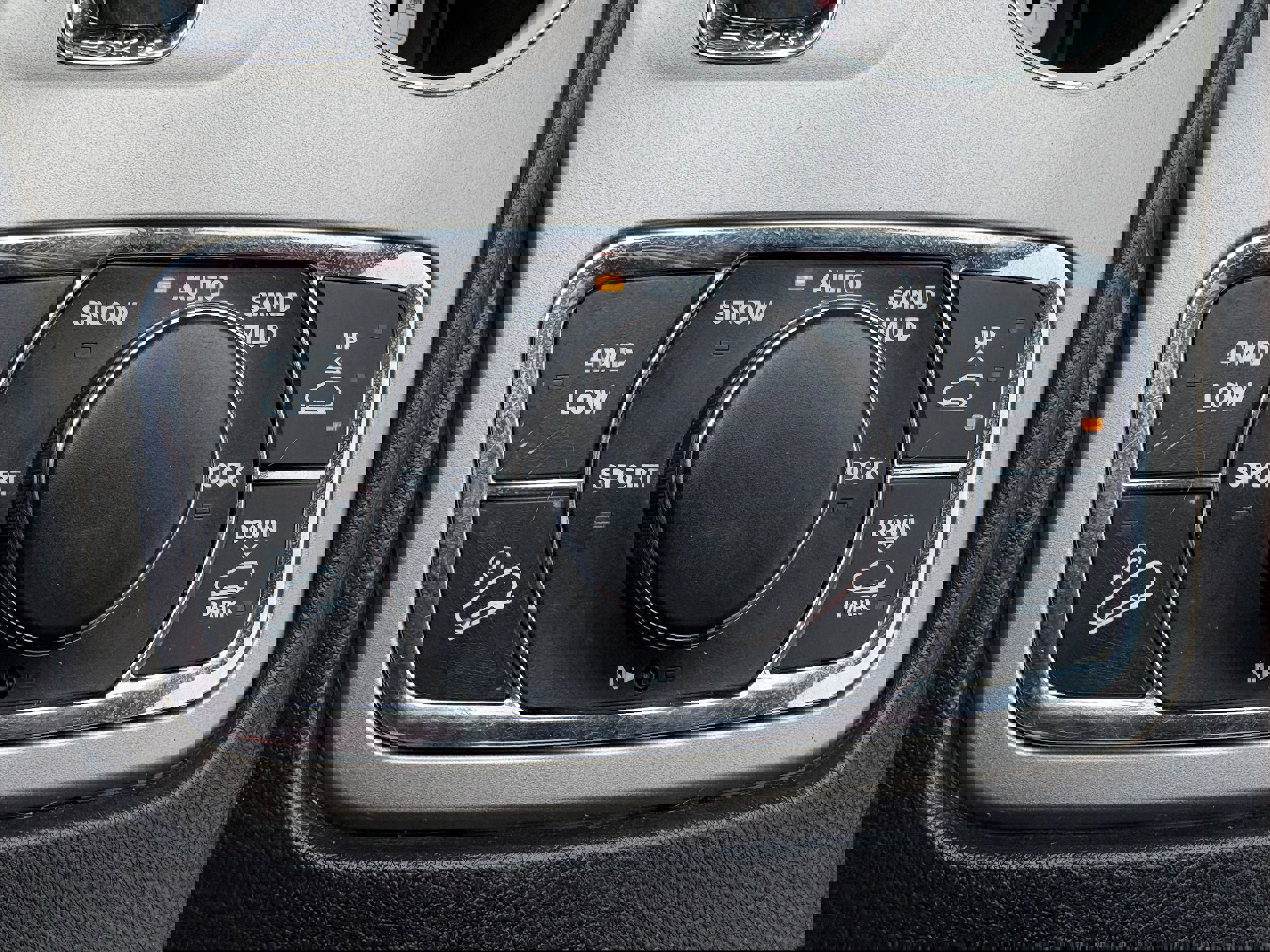 Used 2012 Jeep Grand Cherokee Overland image 40