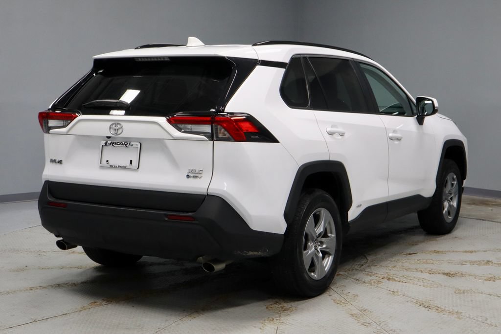 Used 2025 Toyota RAV4 XLE AWD/4WD image 12