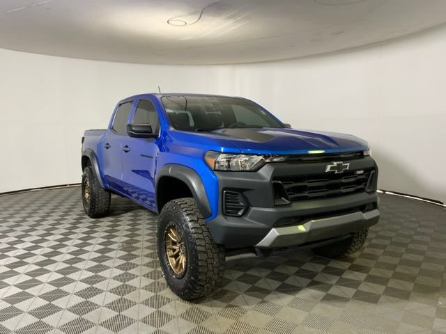 Used 2023 Chevrolet Colorado Trail Boss w/ Advanced Trailering Package AWD/4WD image 4