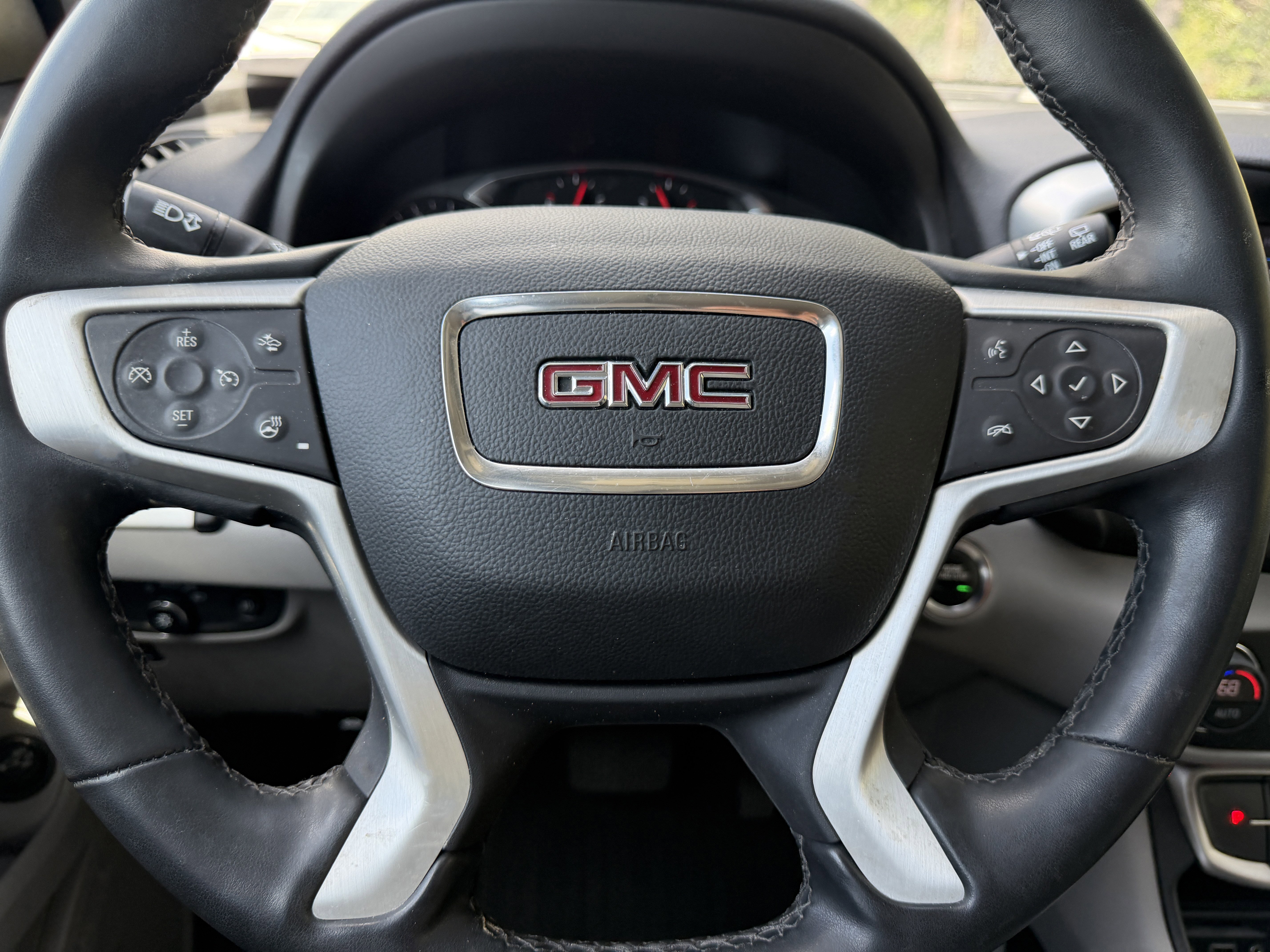 Used 2023 GMC Terrain SLT image 16