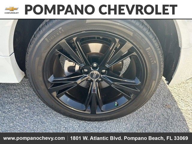 Used 2022 Audi Q8 Premium image 5