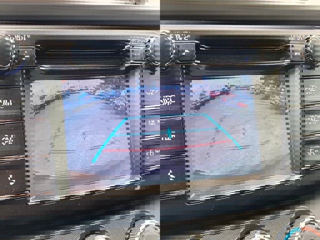 Used 2018 Toyota RAV4 LE image 22