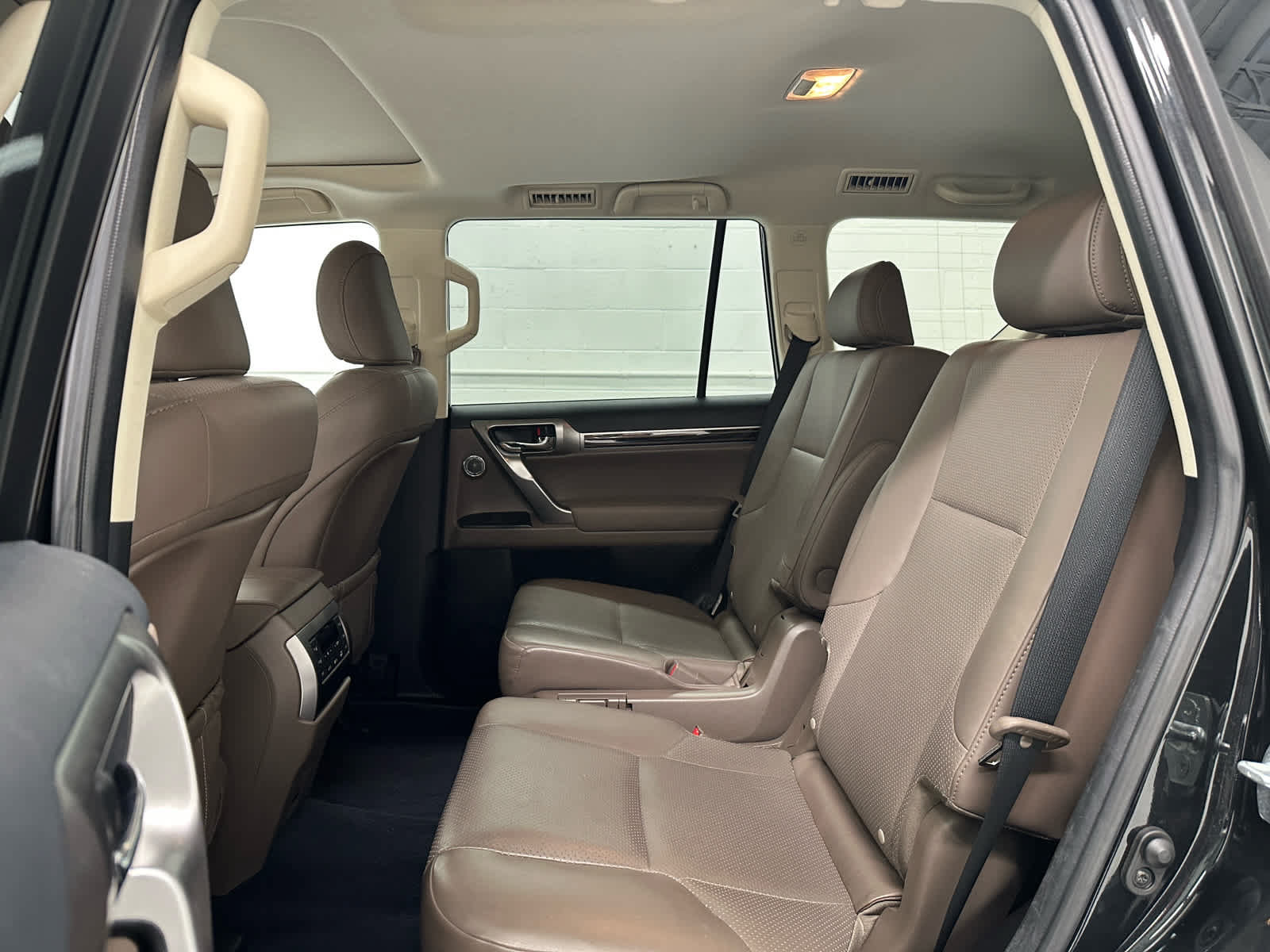 Used 2022 Lexus GX 460 Luxury w/ Sport Design Package AWD/4WD image 15