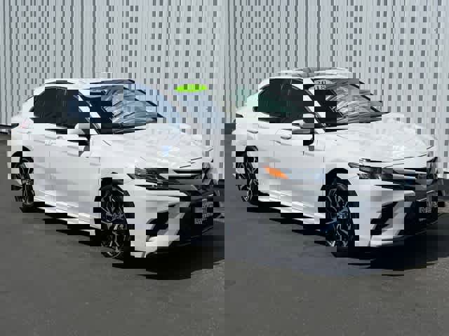 Used 2018 Toyota Camry SE w/ Moonroof Package image 8