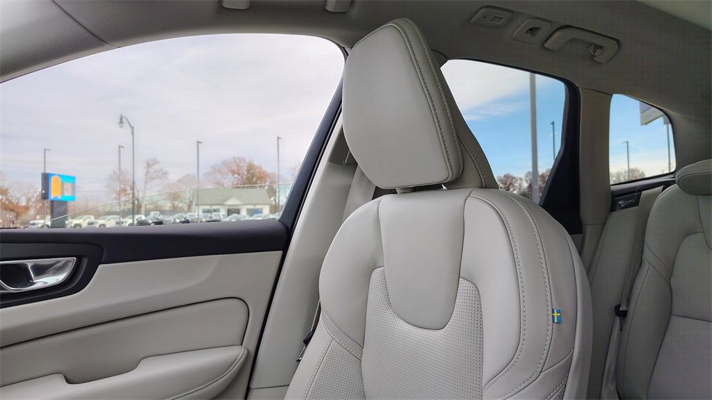 New 2026 Volvo XC60 B5 Ultra w/ Climate Package image 24