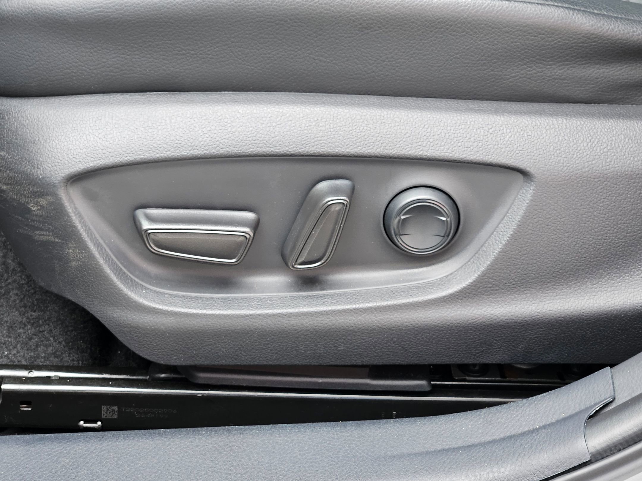 Used 2022 Toyota Camry SE FWD image 19