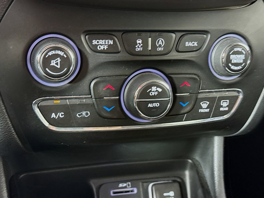 Used 2016 Jeep Cherokee 75th Anniversary image 18