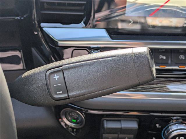 Used 2025 GMC Sierra 1500 SLE w/ Preferred Package RWD image 17