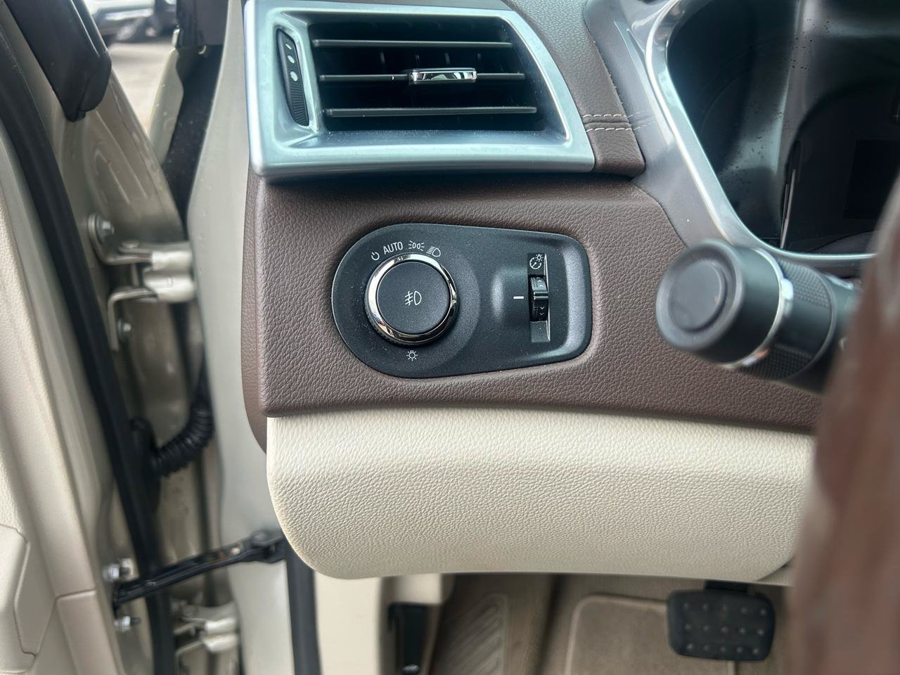 Used 2014 Cadillac SRX Performance AWD/4WD image 19