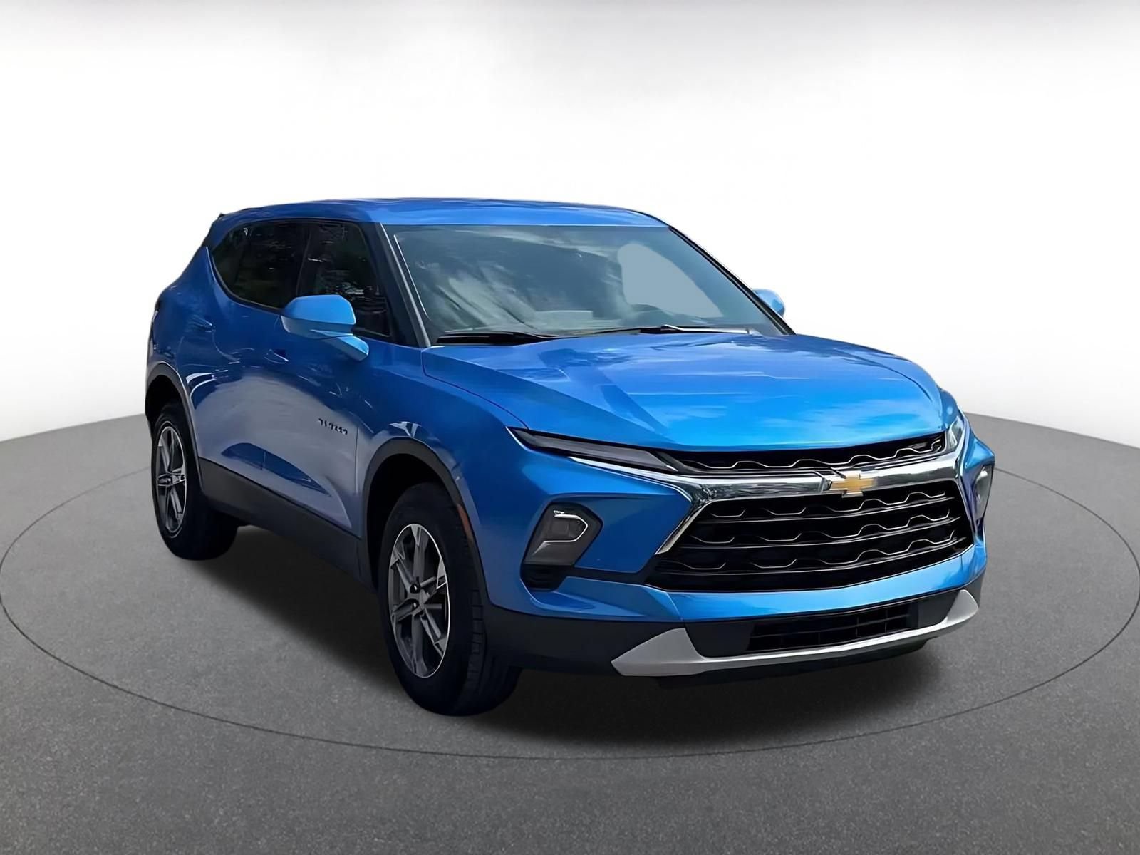 Used 2026 Chevrolet Blazer LT FWD image 3