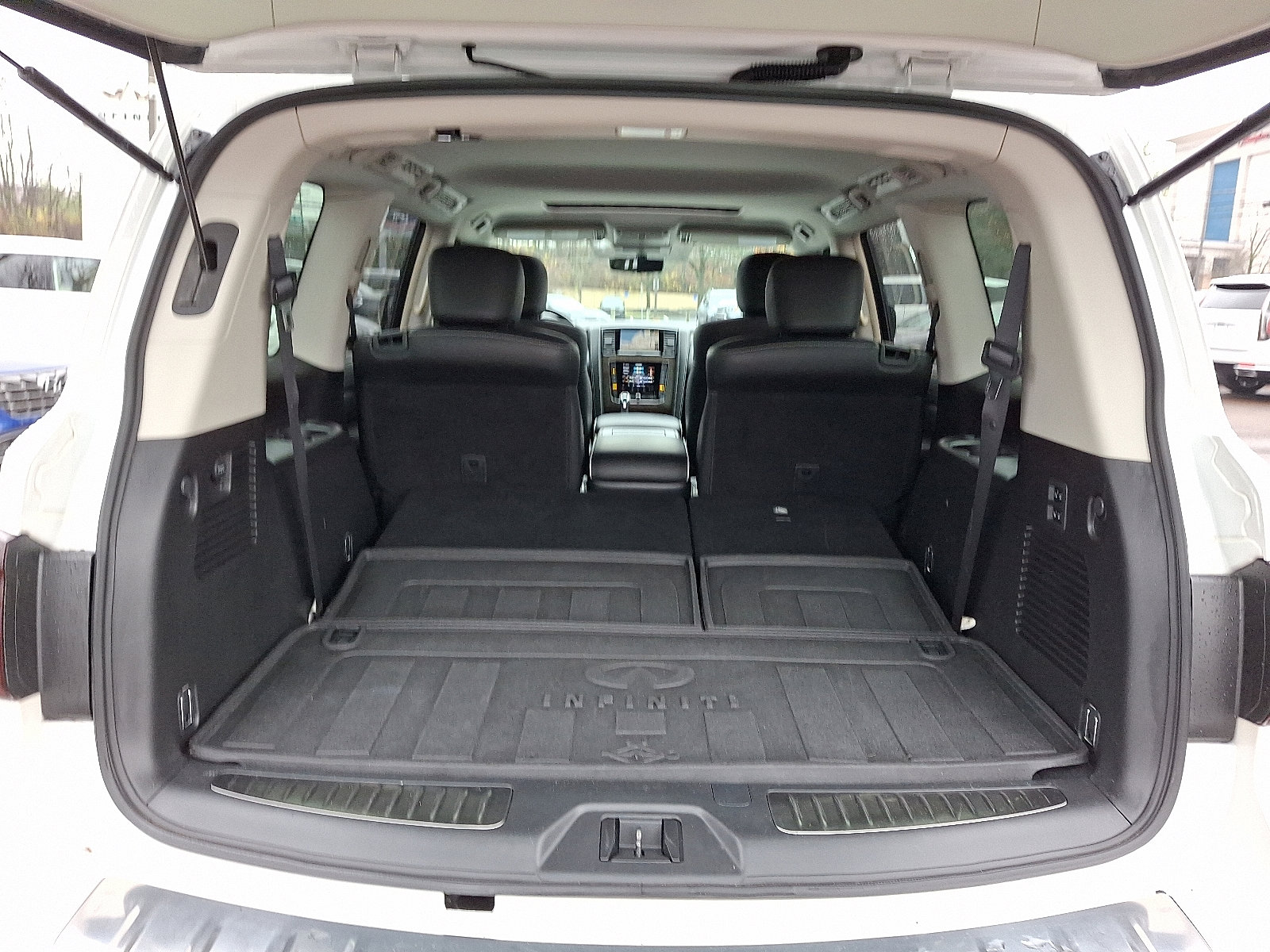 Used 2021 INFINITI QX80 Premium Select w/ All-Season Package image 30