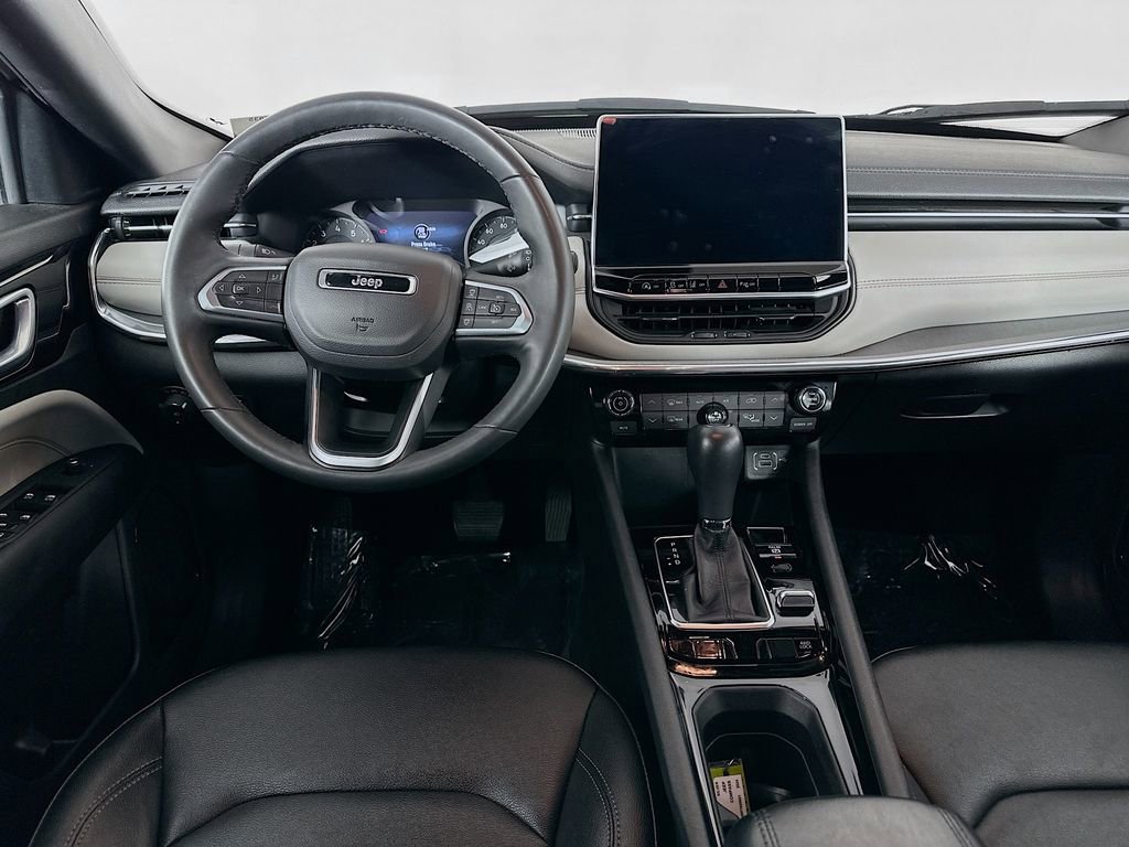 Certified 2024 Jeep Compass Limited image 32