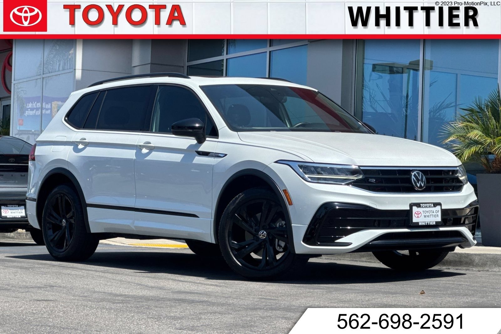 Used 2023 Volkswagen Tiguan SE R-Line FWD image 1
