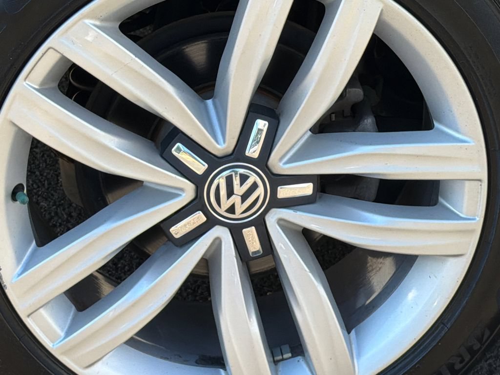Used 2017 Volkswagen Passat 1.8T SEL Premium FWD image 3