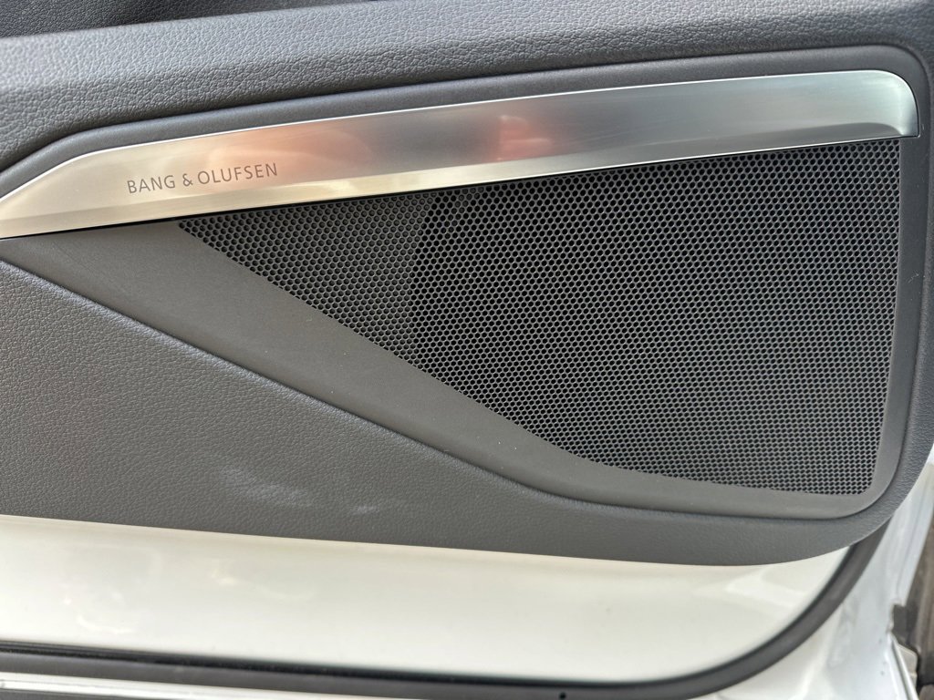 Used 2024 Audi Q8 e-tron Prestige image 27