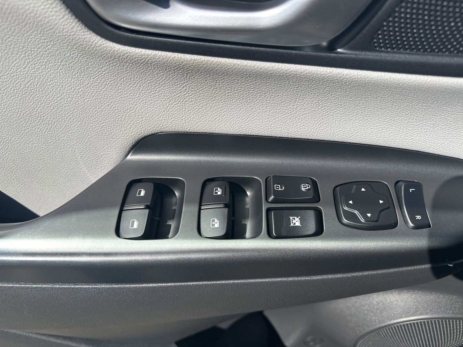 Used 2023 Hyundai Kona Limited image 11