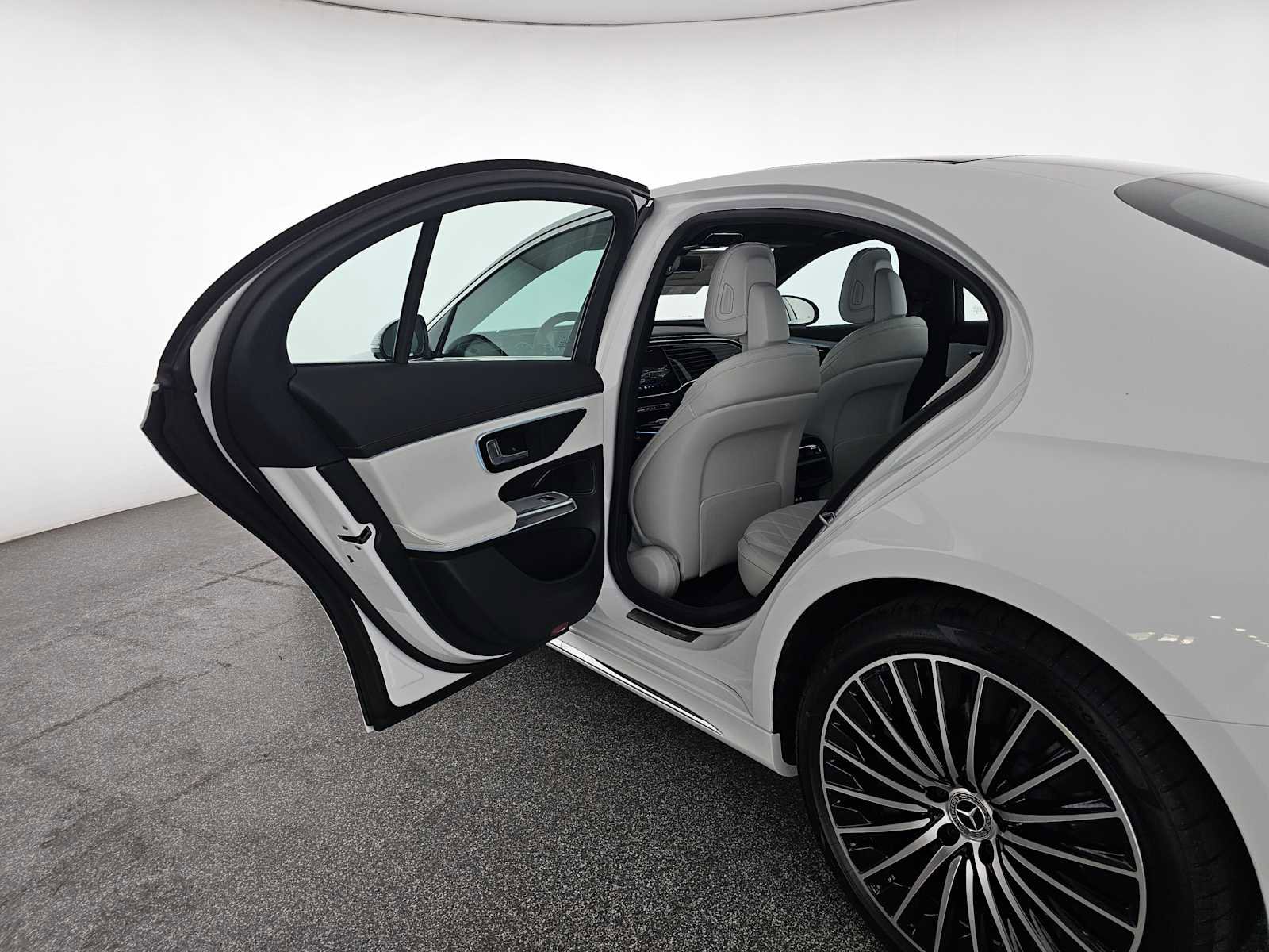 New 2026 Mercedes-Benz E 450 4MATIC Sedan image 15