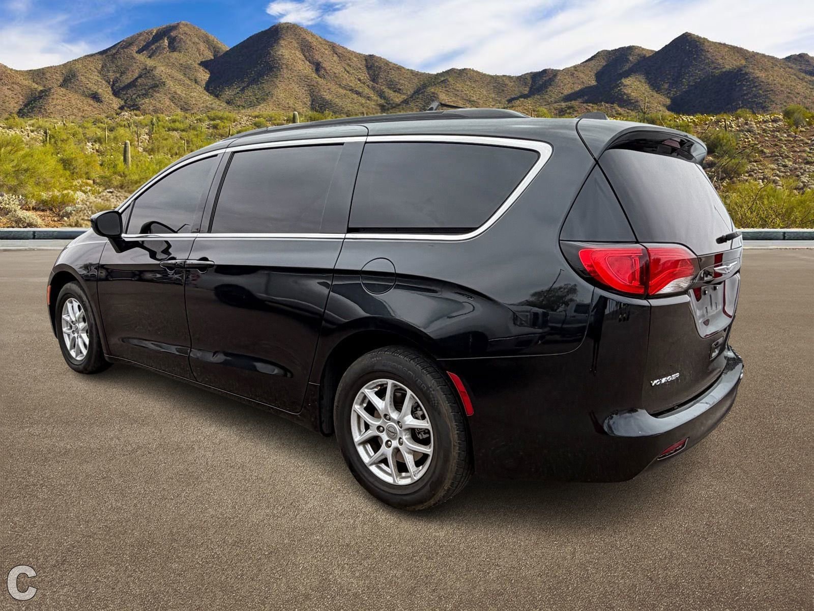 Used 2021 Chrysler Voyager Lxi FWD image 3