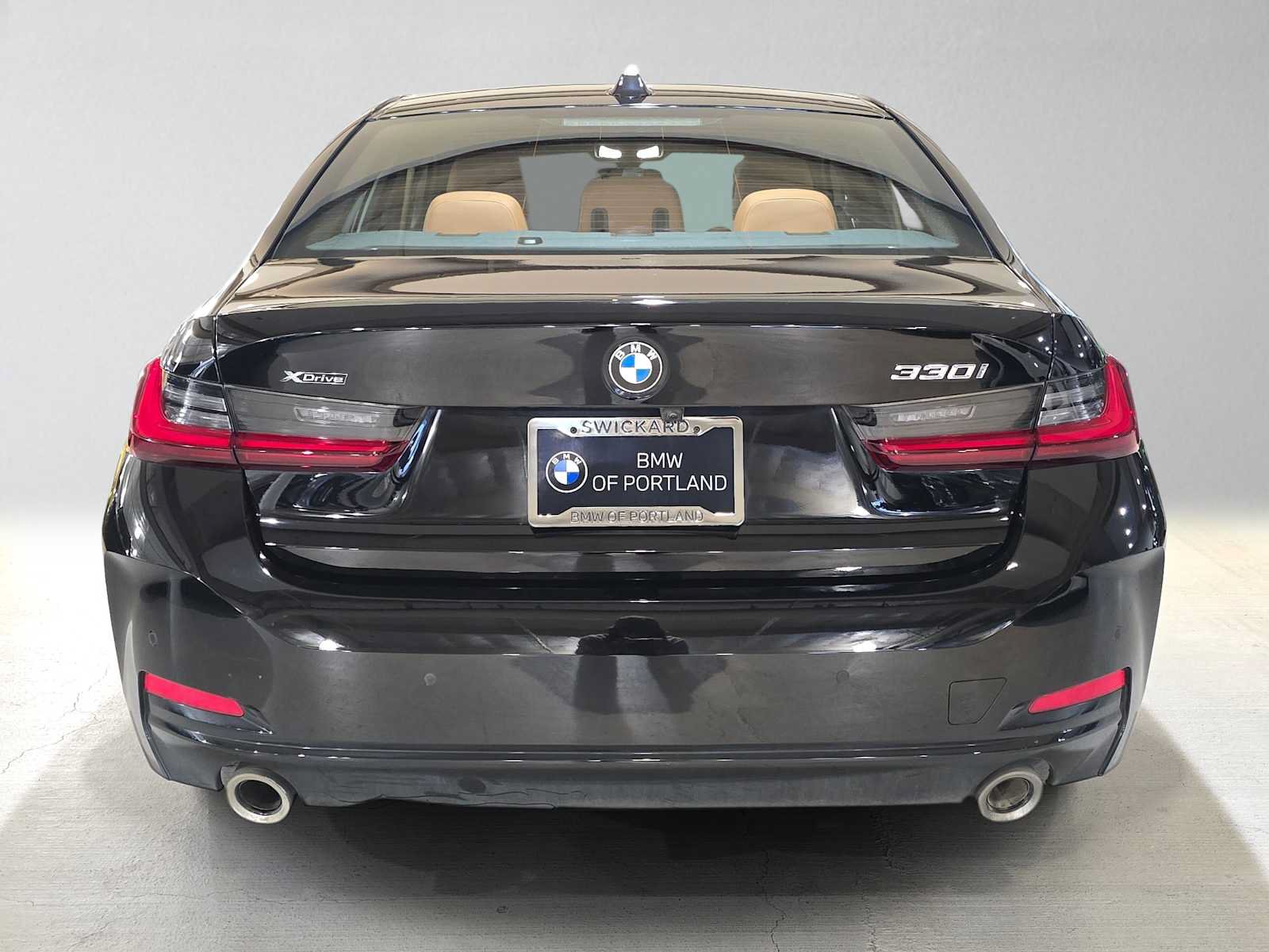 Used 2024 BMW 330i xDrive Sedan w/ Premium Package AWD/4WD image 4