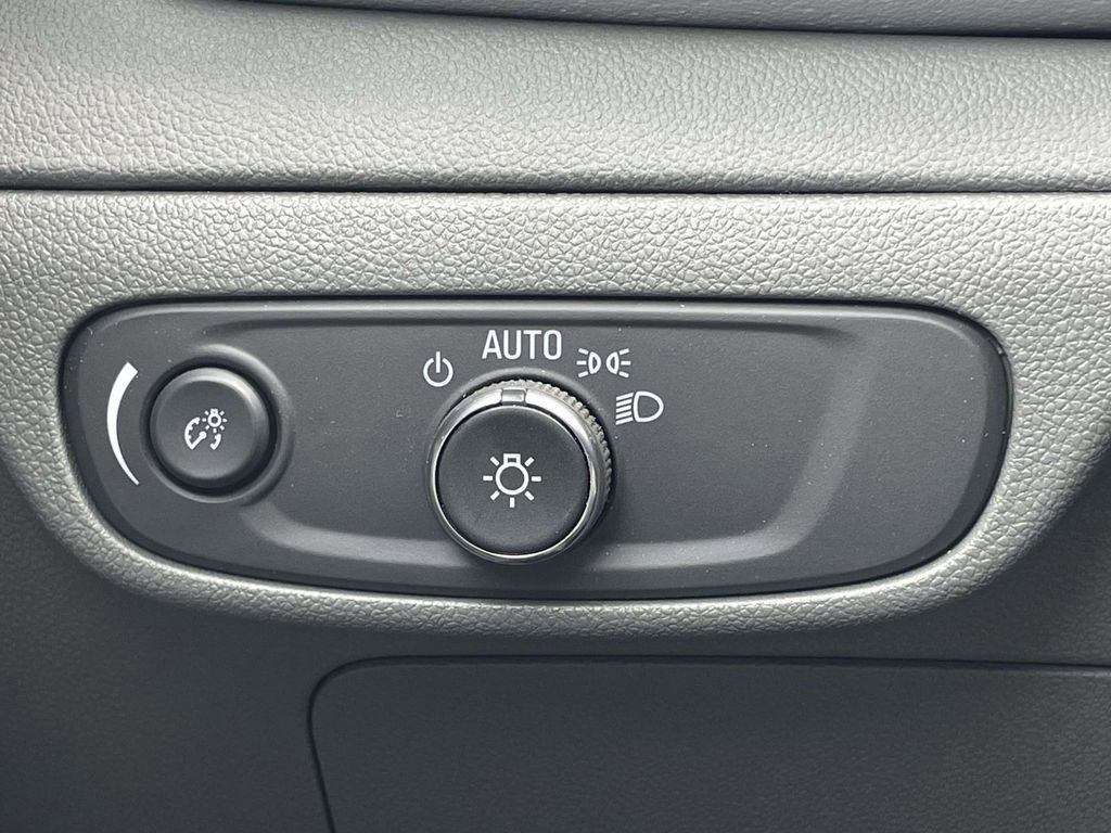 Used 2023 Chevrolet Bolt EUV Premier w/ Super Cruise Package image 9