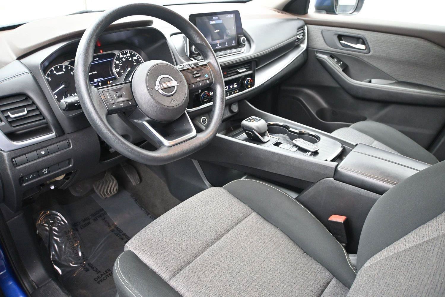 Used 2023 Nissan Rogue SV FWD image 2