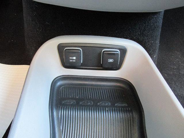 Used 2017 Chrysler Pacifica Touring w/ Tire & Wheel Group FWD image 14