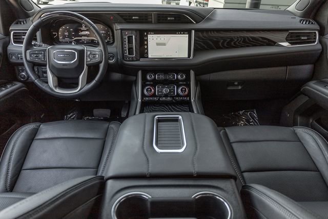 Used 2023 GMC Yukon Denali w/ Advanced Technology Package AWD/4WD image 8
