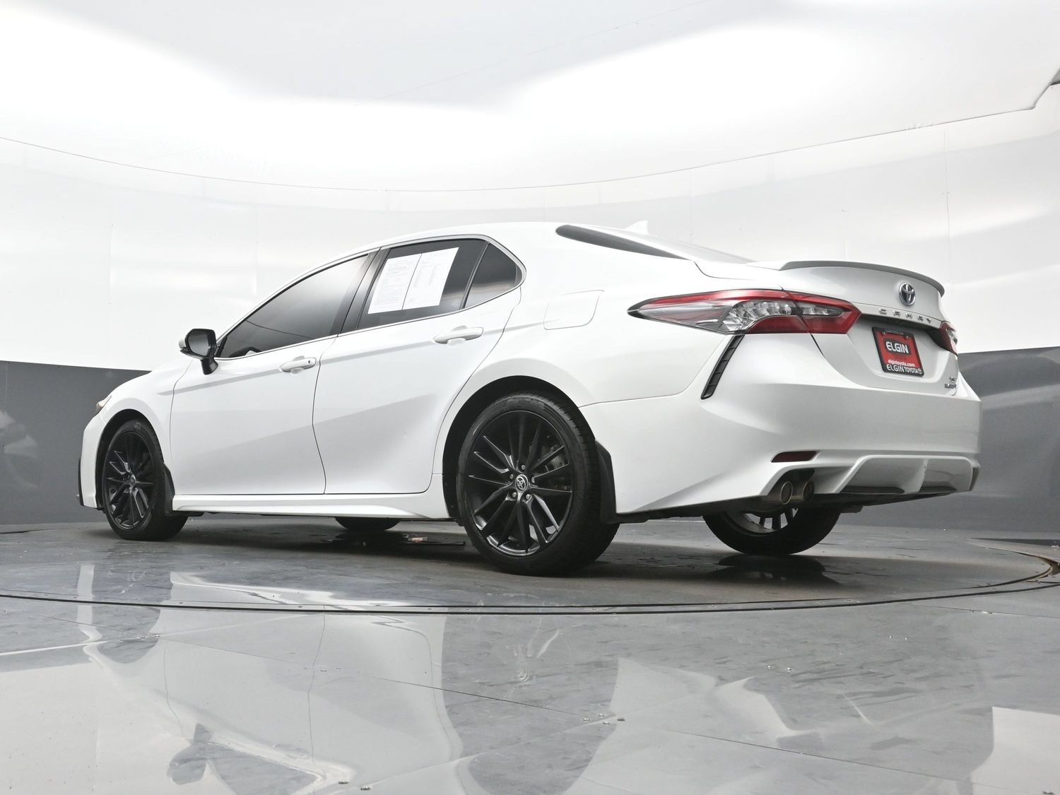 Used 2022 Toyota Camry XSE w/ Cold Weather Package FWD image 32