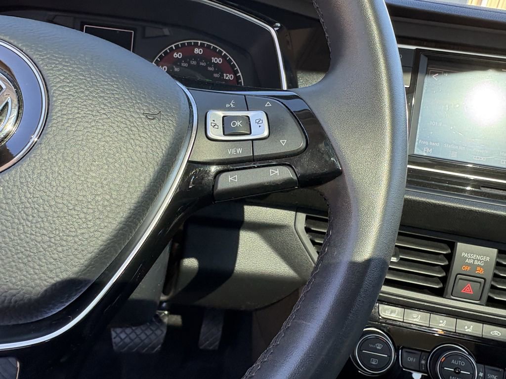 Used 2020 Volkswagen Jetta SE w/ SE Cold Weather Package image 17